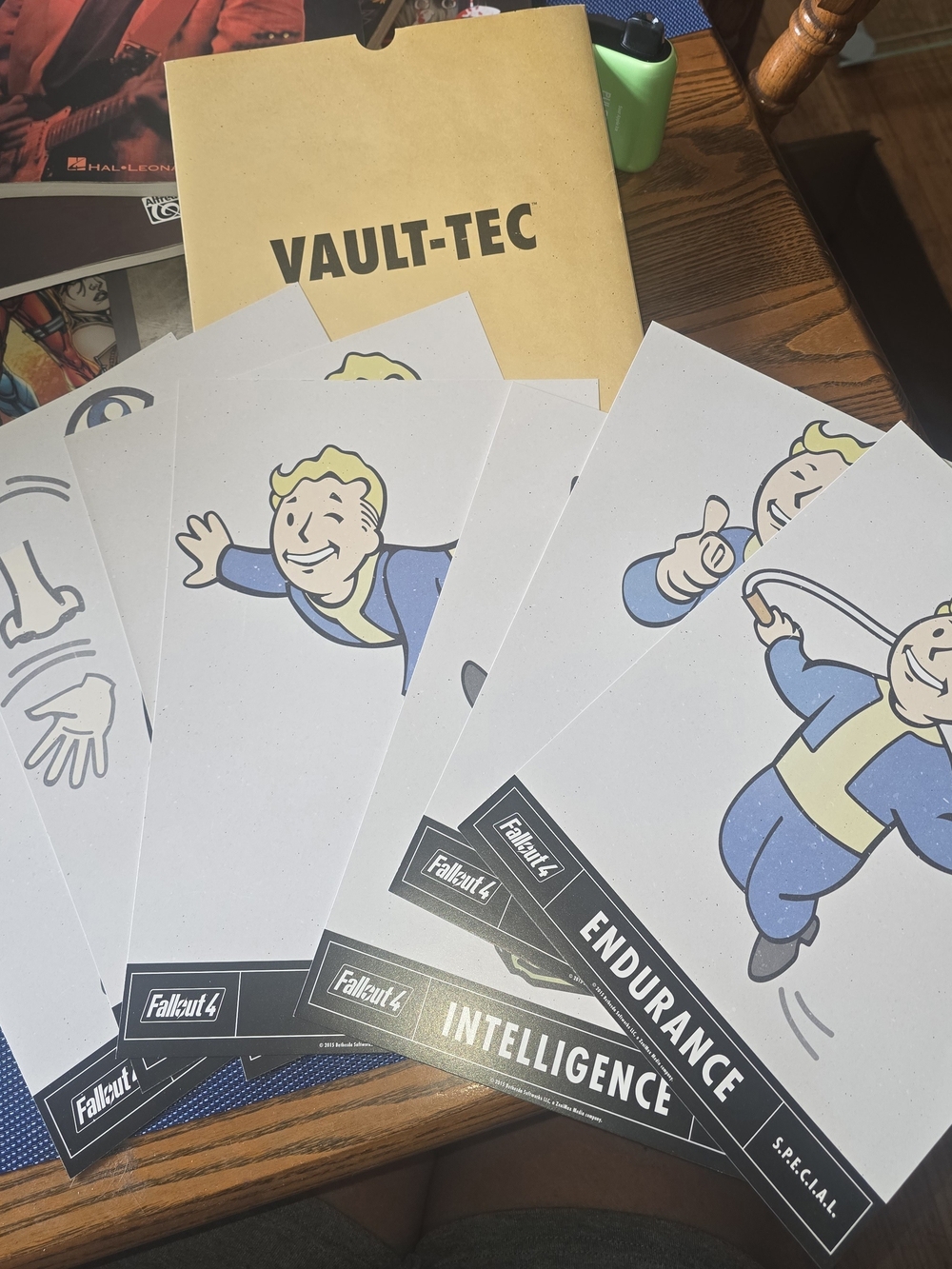 Fallout 4 Fallout 4 Vault-Tec Stationery Set White & Yellow Like New